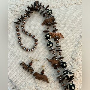 WOODEN SAFARI ANIMAL DROP EARRING AND NECKLACE SET